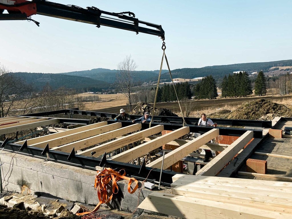 Návrh, výroba a montáž stropu, krovu a obkladu rodinného domu